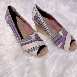 ⬇️$28 TOMS wedge heels size‎ 7